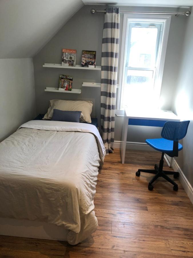 Entire Detached 3-Bedrooms Cute Home In Cornwall Area Exteriör bild