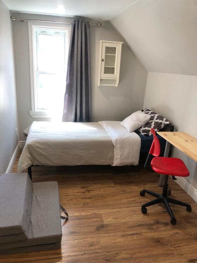 Entire Detached 3-Bedrooms Cute Home In Cornwall Area Exteriör bild